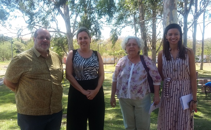 Avaliadores do INEP/MEC, José Simões de Almeida Junior e Vera Achatkin (1º e 3ª da esquerda para a direita), com a diretora-geral do Câmpus Aparecida de Goiânia e a coordenadora do curso de Licenciatura em Dança do IFG, professoras Ana Lucia Siqueira de Oliveira e Rousejanny Ferreira da Silva